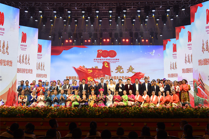 1624870537680702.jpg 18 合影.jpg